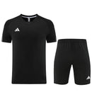 Adidas Set Herren Trikot und Shorts