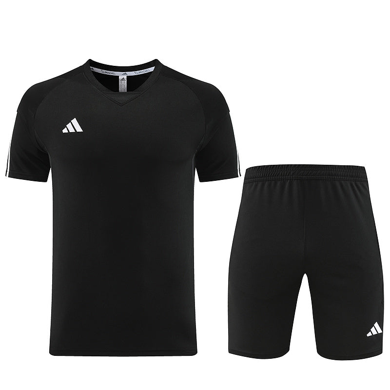 Adidas Set Herren Trikot und Shorts