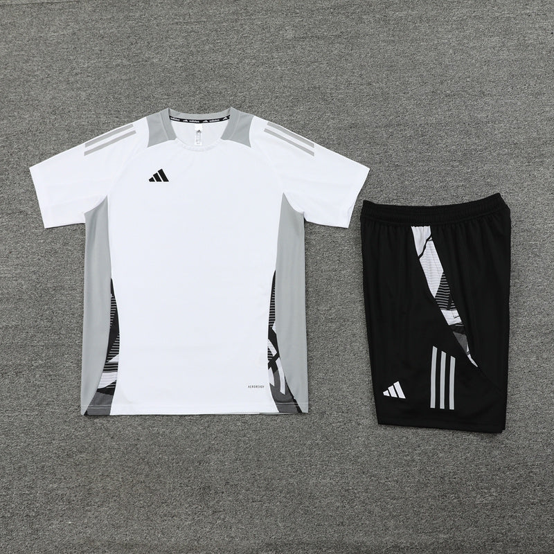 Adidas Set Herren Trikot und Shorts