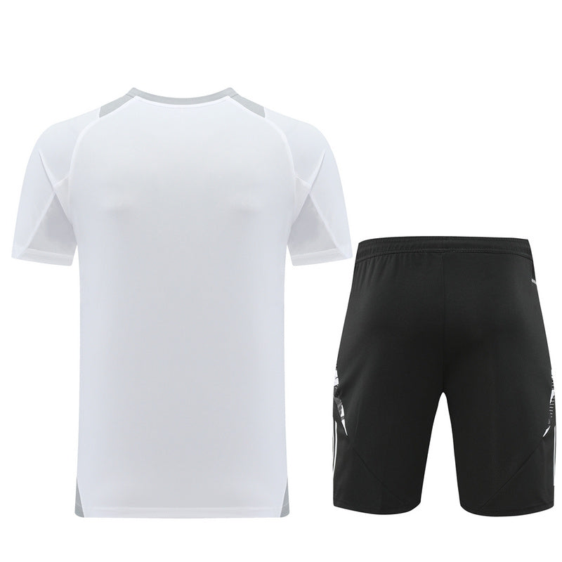 Adidas Set Herren Trikot und Shorts