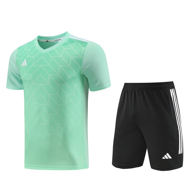 Adidas Set Herren Trikot und Shorts