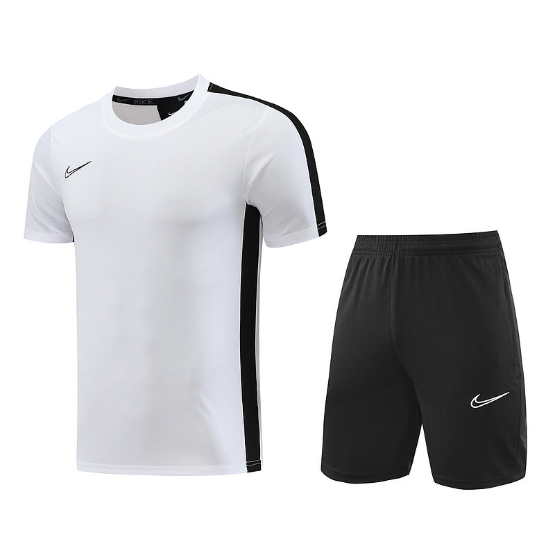 Nike Set Herren Trikot und Shorts