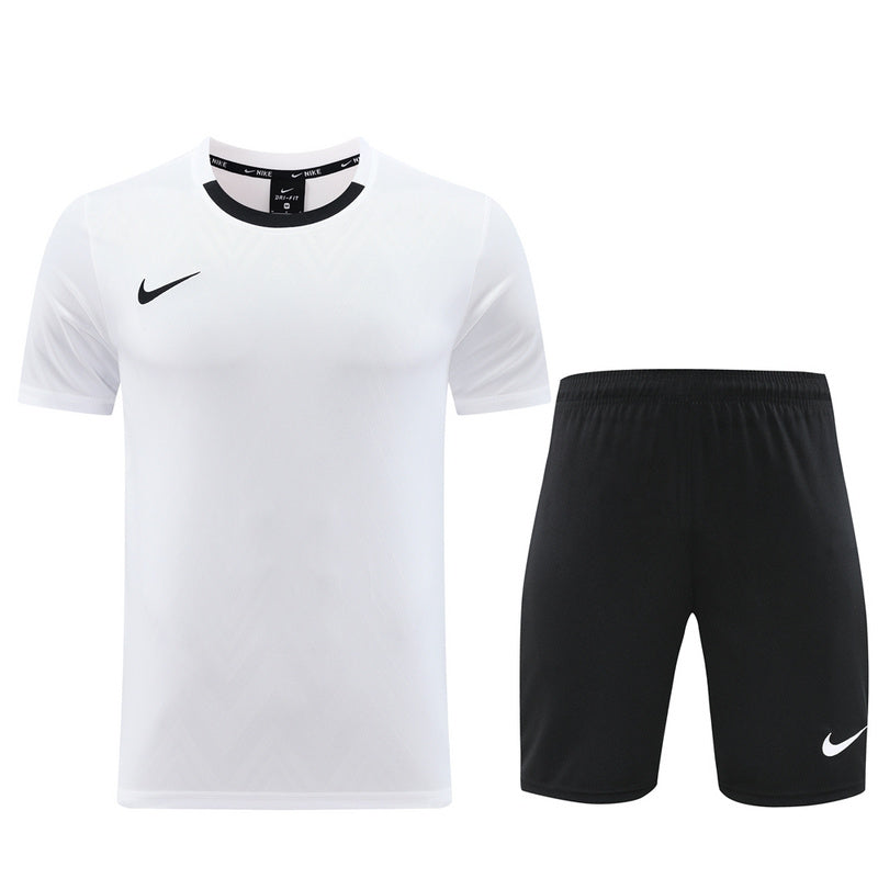 Nike Set Herren Trikot und Shorts