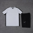 Nike Set Herren Trikot und Shorts