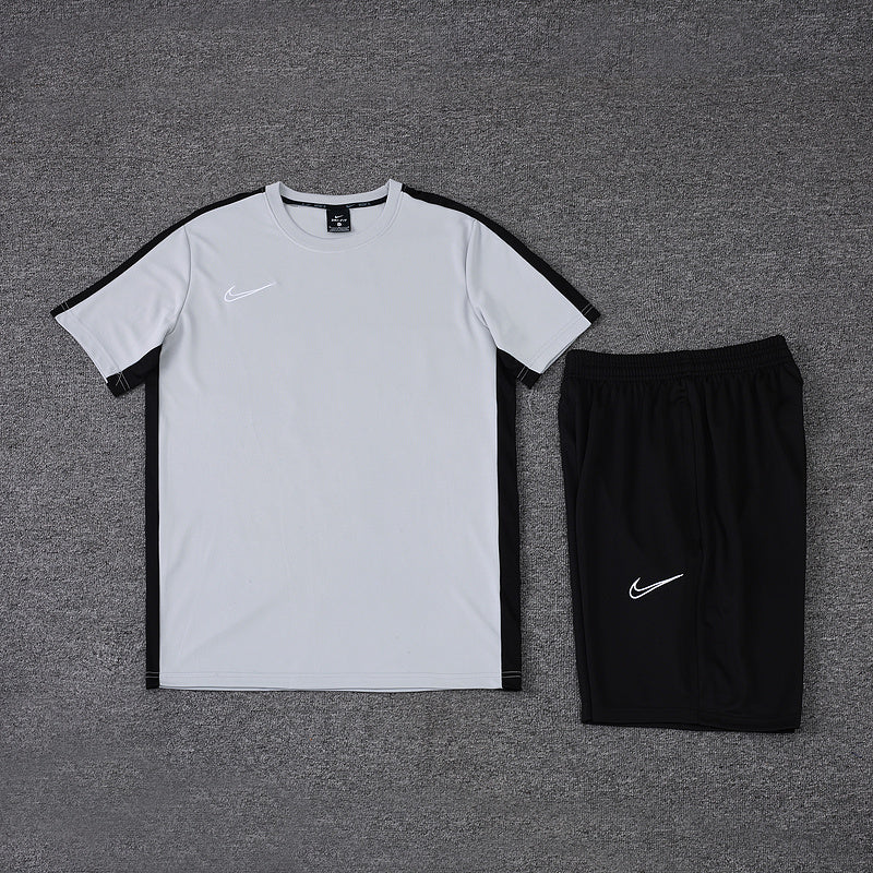 Nike Set Herren Trikot und Shorts