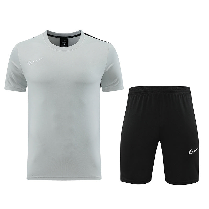 Nike Set Herren Trikot und Shorts