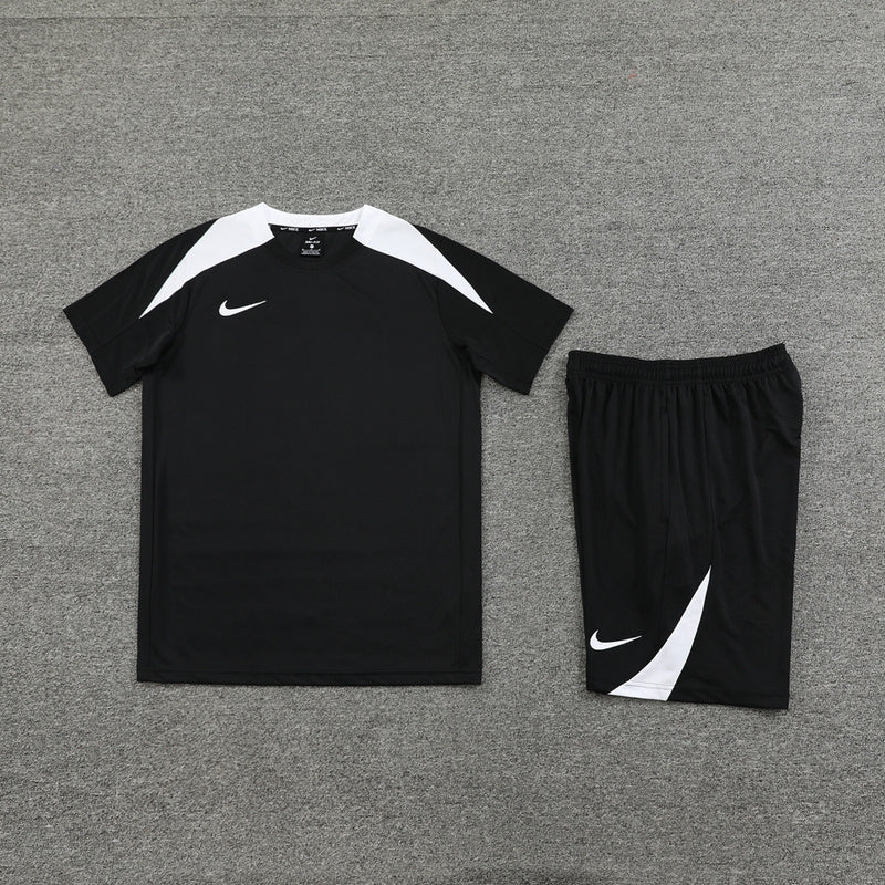 Nike Set Herren Trikot und Shorts