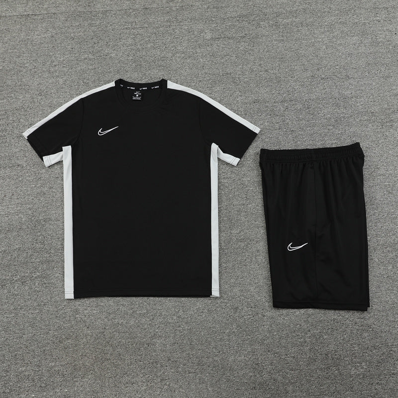 Nike Set Herren Trikot und Shorts