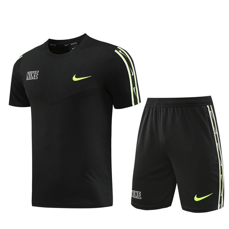 Nike Set Herren Trikot und Shorts