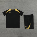 Nike Set Herren Trikot und Shorts
