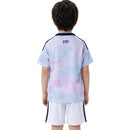 Shop des Spielers, Costa Rica Kinder-Set 26/27, Costa Rica Auswärtstrikot Kinder, Costa Rica Trikot und Shorts, Costa Rica Fußballtrikot Kinder 2027, Fußball-Shop Costa Rica, Kinder-Trikot Set Costa Rica, Costa Rica 26/27 Kollektion, Fußball Fan-Set Costa Rica, Sportbekleidung Kinder Costa Rica, Seleção Costa Rica Trikot.