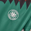 Shop des Spielers, Deutschland Trikot 1994, Deutschland Retro Trikot grün, DFB Auswärtstrikot 1994, Deutschland Fußballtrikot grün, 90er Jahre Deutschland Trikot, DFB Retro-Kollektion, Fußball-Shop Deutschland, Deutschland Trikot Klassiker, Retro Fan-Trikot Herren, Deutschland Trikot 94.