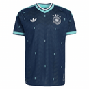 Deutschland Auswärtstrikot 2026 2027 Herren blau Fantrikot 1.1 Premium Qualität Shop des Spielers DFB Design modern. Shop des Spielers, Deutschland Trikot 2026 blau, DFB Auswärtstrikot blau, Deutschland Trikot Herren 26/27, Deutschland Trikot günstig online, 1.1 Qualität DFB blau, Fußball Trikot Deutschland 2027, Blaues Deutschland Trikot WM 2026.