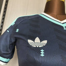 Deutschland Auswärtstrikot 2026 2027 Damen blau Fantrikot tailliert 1.1 Premium Qualität Shop des Spielers DFB Design modern. Shop des Spielers, Deutschland Trikot Damen 2026 blau, DFB Auswärtstrikot Frauen, Deutschland Trikot blau tailliert, Deutschland Damen-Trikot 26/27, 1.1 Qualität DFB Damen, Blaues DFB Trikot günstig, WM 2026 Damen-Kollektion.