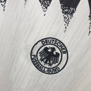 Shop des Spielers, Deutschland Trikot 1994, Deutschland Retro Trikot, DFB Heimtrikot 1994, Deutschland Fußballtrikot weiß, 90er Jahre Deutschland Trikot, DFB Retro-Kollektion, Fußball-Shop Deutschland, Deutschland Trikot Klassiker, Retro Fan-Trikot Herren, Deutschland Trikot 94.