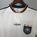 Shop des Spielers, Deutschland Heimtrikot 1996, Deutschland Retro Trikot, DFB Trikot 1996, Deutschland Fußballtrikot weiß, EM 1996 Trikot Deutschland, DFB Retro-Kollektion, Fußball-Shop Deutschland, Deutschland Trikot Klassiker, Retro Fan-Trikot Herren, Deutschland Trikot 96.