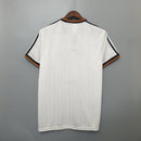 Shop des Spielers, Deutschland Heimtrikot 1996, Deutschland Retro Trikot, DFB Trikot 1996, Deutschland Fußballtrikot weiß, EM 1996 Trikot Deutschland, DFB Retro-Kollektion, Fußball-Shop Deutschland, Deutschland Trikot Klassiker, Retro Fan-Trikot Herren, Deutschland Trikot 96.
