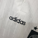 Shop des Spielers, Deutschland Heimtrikot 1996, Deutschland Retro Trikot, DFB Trikot 1996, Deutschland Fußballtrikot weiß, EM 1996 Trikot Deutschland, DFB Retro-Kollektion, Fußball-Shop Deutschland, Deutschland Trikot Klassiker, Retro Fan-Trikot Herren, Deutschland Trikot 96.