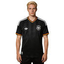 Shop des Spielers, Deutschland Trikot 26/27, DFB Sonderedition, Deutschland Trikot schwarz, Fan-Version Deutschland, Deutschland Herren Trikot, DFB Fußballtrikot, limitierte Edition Deutschland, Deutschland Fan-Artikel, Nationalmannschaft Trikot, Fußball-Shop Deutschland.