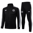 Shop des Spielers, Deutschland Trainingsanzug 125 Jahre, DFB Jubiläums-Anzug, Deutschland Trainingsset schwarz 25/26, DFB Sonderkollektion, Deutschland 125 Jahre Jubiläum, Trainingsanzug Herren schwarz, DFB Fan-Artikel limitiert, Fußball-Shop Deutschland, Deutschland Trainingskleidung 2026, Black Edition Deutschland DFB.