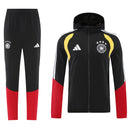 Shop des Spielers, Deutschland Trainingsanzug 26/27, DFB Windjacke schwarz, Deutschland Trainingsanzug schwarz, Deutschland Windbreaker DFB, Deutschland Fan-Artikel, DFB Trainingshose schwarz, Fußball Trainingsanzug Herren, Deutschland Sportbekleidung, DFB Kollektion 2026, Trainingsset Deutschland schwarz, Windjacke Deutschland DFB.