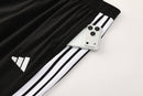 Shop des Spielers, Deutschland Trainingsanzug 26/27, DFB Windjacke schwarz, Deutschland Trainingsanzug schwarz, Deutschland Windbreaker DFB, Deutschland Fan-Artikel, DFB Trainingshose schwarz, Fußball Trainingsanzug Herren, Deutschland Sportbekleidung, DFB Kollektion 2026, Trainingsset Deutschland schwarz, Windjacke Deutschland DFB.