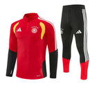 Shop des Spielers, Deutschland Trainingsanzug, DFB Trainingsanzug Rot Schwarz, Deutschland Set 26/27, Deutschland Nationalmannschaft Fanartikel, Fußball Trainingsanzug Deutschland, DFB Fanbekleidung, Trainingsjacke Deutschland, Fußball Lifestyle Deutschland, Deutschland Herren Sportanzug, DFB Kollektion 2026