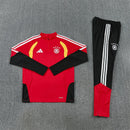 Shop des Spielers, Deutschland Trainingsanzug, DFB Trainingsanzug Rot Schwarz, Deutschland Set 26/27, Deutschland Nationalmannschaft Fanartikel, Fußball Trainingsanzug Deutschland, DFB Fanbekleidung, Trainingsjacke Deutschland, Fußball Lifestyle Deutschland, Deutschland Herren Sportanzug, DFB Kollektion 2026