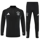 Shop des Spielers, Deutschland Trainingsanzug 25/26, DFB Trainingsset schwarz, Deutschland Jacke und Hose schwarz, DFB Fan-Artikel, Deutschland Training 2025, Trainingsanzug Herren Deutschland, Fußball Trainingsanzug schwarz, DFB Kleidung Deutschland, Fußball-Shop, Deutschland Jersey Set, DFB Trainingsanzug Herren.