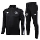Shop des Spielers, Deutschland Trainingsanzug 125 Jahre, DFB Jubiläums-Anzug, Deutschland Trainingsset schwarz 25/26, DFB Sonderkollektion, Deutschland 125 Jahre Jubiläum, Trainingsanzug Herren schwarz, DFB Fan-Artikel limitiert, Fußball-Shop Deutschland, Deutschland Trainingskleidung 2026, Black Edition Deutschland DFB.