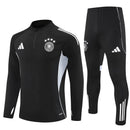 Shop des Spielers, Deutschland Trainingsanzug 25/26, DFB Trainingsset schwarz, Deutschland Jacke und Hose schwarz, DFB Fan-Artikel, Deutschland Training 2025, Trainingsanzug Herren Deutschland, Fußball Trainingsanzug schwarz, DFB Kleidung Deutschland, Fußball-Shop, Deutschland Jersey Set, DFB Trainingsanzug Herren.