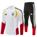 Shop des Spielers, Deutschland Trainingsanzug, Deutschland Set Weiß Schwarz, DFB Fanartikel, Fußball Trainingsanzug Deutschland, Deutschland 26/27, Deutschland Sportanzug Herren, Trainingsjacke Deutschland, DFB Fanbekleidung, Fußball Lifestyle Deutschland, Herren Trainingsset, Deutschland DFB Outfit.