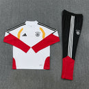 Shop des Spielers, Deutschland Trainingsanzug, Deutschland Set Weiß Schwarz, DFB Fanartikel, Fußball Trainingsanzug Deutschland, Deutschland 26/27, Deutschland Sportanzug Herren, Trainingsjacke Deutschland, DFB Fanbekleidung, Fußball Lifestyle Deutschland, Herren Trainingsset, Deutschland DFB Outfit.