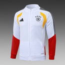 Shop des Spielers, Deutschland Trainingsjacke 26/27, DFB Jacke weiß rot gelb, Deutschland Trainingsjacke ohne Kapuze, DFB Fan-Artikel 2026, Deutschland Sportbekleidung Herren, DFB Trainingsjacke 2027, Fußball Trainingsjacke Deutschland, Deutschland Trainingsset 26/27, Sportbekleidung weiß Herren, Fan-Shop Deutschland DFB.