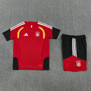 Deutschland Trainingsset 2026 2027 rotes Trikot schwarze Shorts 1.1 Premium Qualität Shop des Spielers DFB Training Kit. Deutschland Trainingsset 2026, DFB Trainingsanzug kurz, Deutschland Trikot rot schwarz, DFB Training Kit Herren, 1.1 Qualität DFB Training, Deutschland Fußballset rot, DFB Kollektion 2027 kaufen.