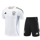 Shop des Spielers, Deutschland Trainingsset 25/26, DFB Trainingsset weiß schwarz, Deutschland Trikot weiß, Deutschland Shorts schwarz, Deutschland Fan-Artikel, DFB Training 2025, Trainingsset Herren Deutschland, Fußball Trainingsset weiß schwarz, DFB Kleidung Deutschland, Fußball-Shop, Deutschland Jersey Set.