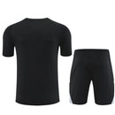 Shop des Spielers, Deutschland Trainingsset 25/26, DFB Trainingsset schwarz, Deutschland Trikot und Shorts schwarz, DFB Fan-Artikel, Deutschland Training 2025, Trainingsset Herren Deutschland, Fußball Trainingsset schwarz, DFB Kleidung Deutschland, Fußball-Shop, Deutschland Jersey Set, DFB Trainingsset Herren.