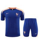 Shop des Spielers, Frankreich Trainings-Set 25/26, Frankreich Trikot Blau, Frankreich Shorts Blau, Fußball Trainingsset Frankreich, Equipe Tricolore Kollektion 2026, Trainings-Kit 2025, Sportbekleidung Frankreich, Trainingsanzug Herren Blau, FFF Fan-Shop, Frankreich Training 2026, Fußball-Fanartikel.