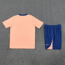 Shop des Spielers, Frankreich Trainings-Set 25/26, Frankreich Trikot Salm, Frankreich Shorts Blau, Fußball Trainingsset Frankreich, Equipe Tricolore Kollektion 2026, Trainings-Kit 2025, Sportbekleidung Frankreich, Trainingsanzug Herren Salm, FFF Fan-Shop, Frankreich Training 2026, Fußball-Fanartikel.