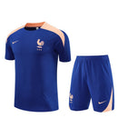 Shop des Spielers, Frankreich Trainings-Set 25/26, Frankreich Trikot Blau, Frankreich Shorts Blau, Fußball Trainingsset Frankreich, Equipe Tricolore Kollektion 2026, Trainings-Kit 2025, Sportbekleidung Frankreich, Trainingsanzug Herren Blau, FFF Fan-Shop, Frankreich Training 2026, Fußball-Fanartikel.