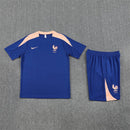 Shop des Spielers, Frankreich Trainings-Set 25/26, Frankreich Trikot Blau, Frankreich Shorts Blau, Fußball Trainingsset Frankreich, Equipe Tricolore Kollektion 2026, Trainings-Kit 2025, Sportbekleidung Frankreich, Trainingsanzug Herren Blau, FFF Fan-Shop, Frankreich Training 2026, Fußball-Fanartikel.