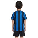 Shop des Spielers, Inter Mailand Kinder-Set 2009/10, Inter Mailand Trikot Kinder Retro, Inter Mailand Heimtrikot Kinder, Inter Mailand Shorts Kinder, Fußball Trikot Inter Mailand schwarz blau, Inter 09/10 Trikot Kinder, Nerazzurri Kinder-Set Retro, Fußball-Shop Inter Mailand, Inter Mailand Retro-Kollektion Kinder, Inter Mailand Set Trikot und Shorts 09/10, Inter Mailand Kindertrikot 2009.