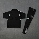 Shop des Spielers, Inter Miami Trainingsanzug 25/26, Inter Miami Jacke Schwarz, Inter Miami Hose Schwarz, Fußball Trainingsanzug Inter Miami, MLS Kollektion 2026, Trainingsanzug Herren Schwarz, Inter Miami Fan-Shop, Inter Miami Training 2026, Fußball-Fanartikel, Inter Miami Trainingskleidung, Trainingsset 2025, Miami Schwarz-Set.