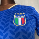Italien Heimtrikot 2026 2027 Damen blau 1.1 Premium Qualität Shop des Spielers Italien Nationalmannschaft Frauen Trikot Azzurre, Italien Trikot Damen, Italien Heimtrikot 2026 Frauen, FIGC Damen Jersey, Italien Fußballtrikot Damen kaufen, 1.1 Qualität Italien, Azzurre Trikot 26/27, Italien Fanshop Damen, Fußball Geschenk Frauen, Italien Trikot tailliert.