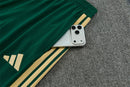 Shop des Spielers, Italien Trainingsanzug, Italien Anzug Grün, Azzurri Fanartikel, Fußball Trainingsanzug Italien, Italien 26/27, Italien Sportanzug, Trainingsjacke Italien, FIGC Fanbekleidung, Italien Herren Trainingsset, Fußball Lifestyle Italien.