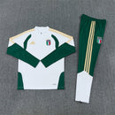 Shop des Spielers, Italien Trainingsanzug, Italien Anzug Weiß Grün, Azzurri Fanartikel, Fußball Trainingsanzug Italien, Italien 26/27, Italien Sportanzug, Trainingsjacke Italien, FIGC Fanbekleidung, Fußball Lifestyle Italien.