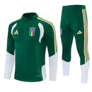 Shop des Spielers, Italien Trainingsanzug, Italien Anzug Grün, Azzurri Fanartikel, Fußball Trainingsanzug Italien, Italien 26/27, Italien Sportanzug, Trainingsjacke Italien, FIGC Fanbekleidung, Italien Herren Trainingsset, Fußball Lifestyle Italien.
