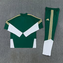 Shop des Spielers, Italien Trainingsanzug, Italien Anzug Grün, Azzurri Fanartikel, Fußball Trainingsanzug Italien, Italien 26/27, Italien Sportanzug, Trainingsjacke Italien, FIGC Fanbekleidung, Italien Herren Trainingsset, Fußball Lifestyle Italien.