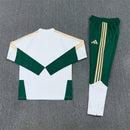 Shop des Spielers, Italien Trainingsanzug, Italien Anzug Weiß Grün, Azzurri Fanartikel, Fußball Trainingsanzug Italien, Italien 26/27, Italien Sportanzug, Trainingsjacke Italien, FIGC Fanbekleidung, Fußball Lifestyle Italien.