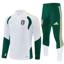 Shop des Spielers, Italien Trainingsanzug, Italien Anzug Weiß Grün, Azzurri Fanartikel, Fußball Trainingsanzug Italien, Italien 26/27, Italien Sportanzug, Trainingsjacke Italien, FIGC Fanbekleidung, Fußball Lifestyle Italien.